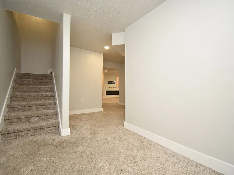 904 W Ellsworth St — Photo 23