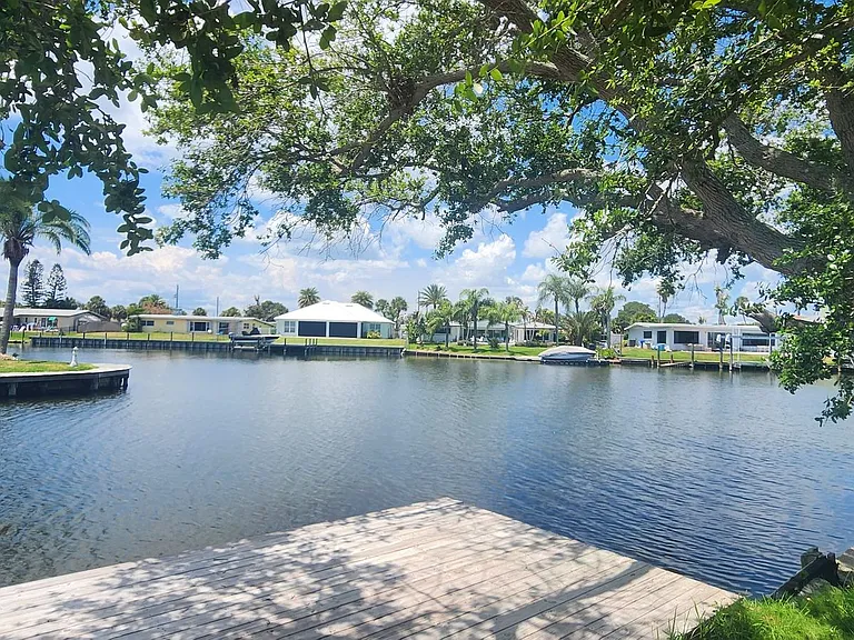485 N Shore Dr — Photo 3