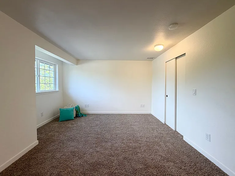 5117 9th Ave NE — Photo 10