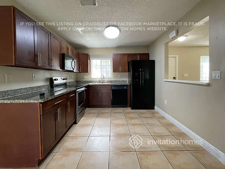 18118 SW 154th Ct — Photo 7