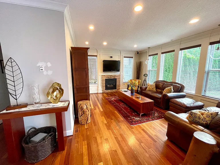 4635 SW 47th Ave — Photo 9