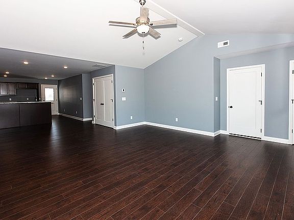 4th image of 1022 Hadley Dr