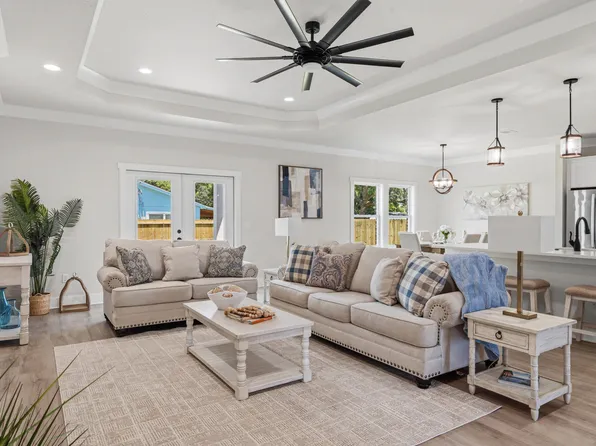 709 Lovejoy Rd NW, Fort Walton Beach, FL 32548