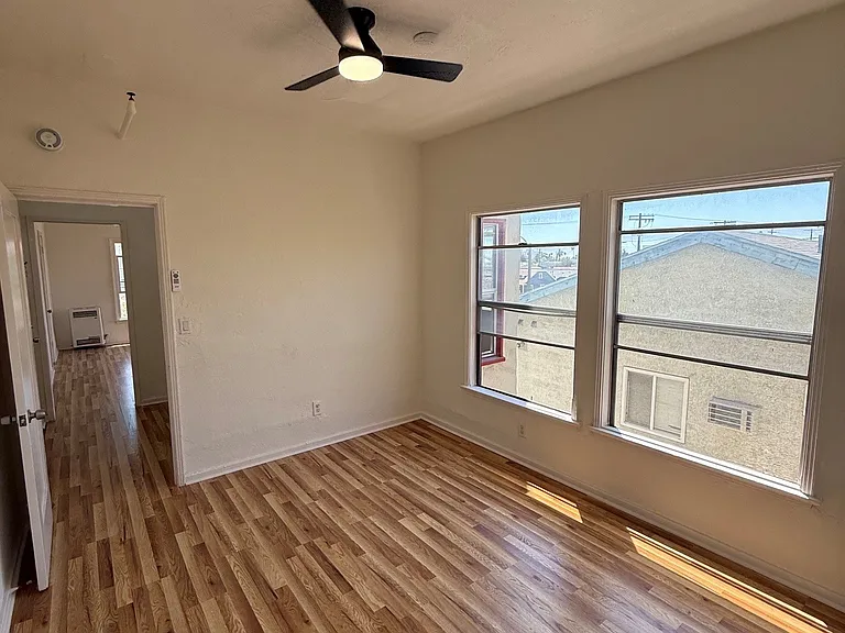 4367 Oakwood Ave #201 — Photo 5