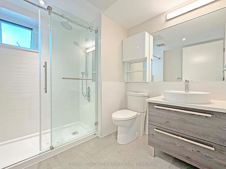 11 Walmer Rd #203 — Photo 8