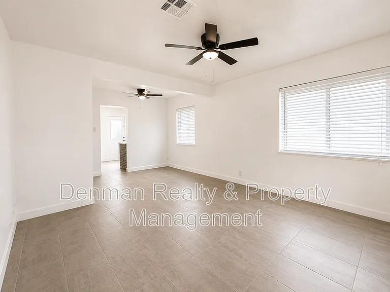 4306 N 12th St #8 — Photo 4
