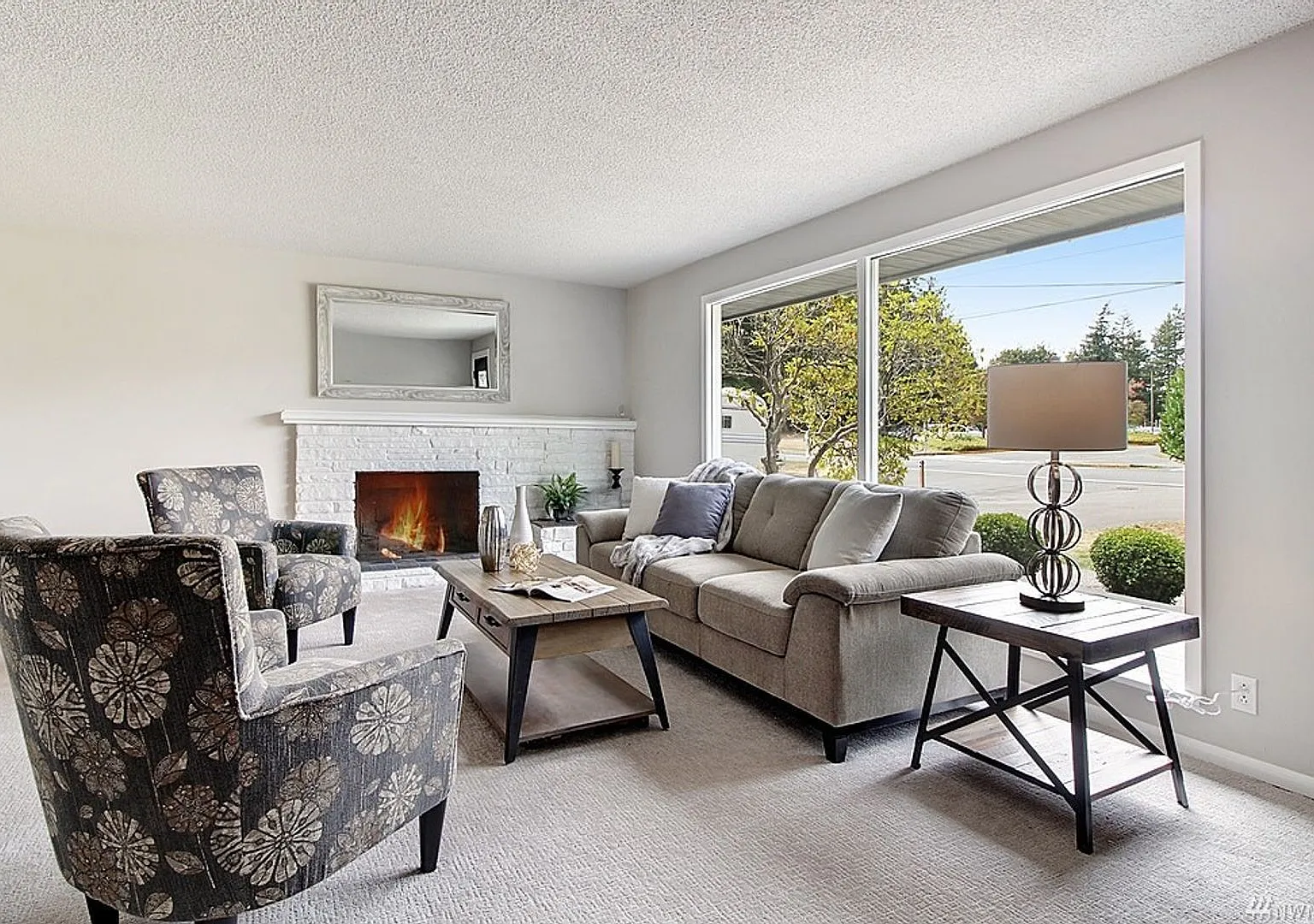 3Bd/2.5Ba Edmonds Home — Photo 2