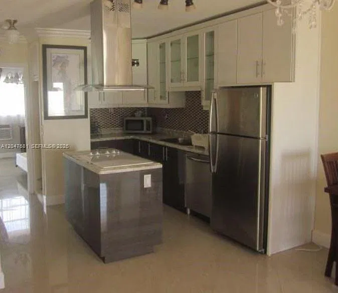 Pasadena Gardens Apartment — Photo 2