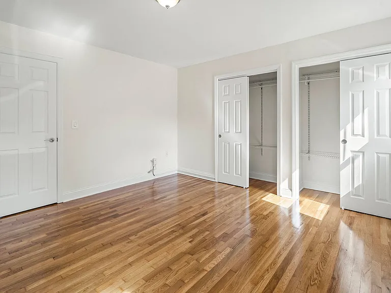 Clinton Manor Arms Apartments — Photo 9