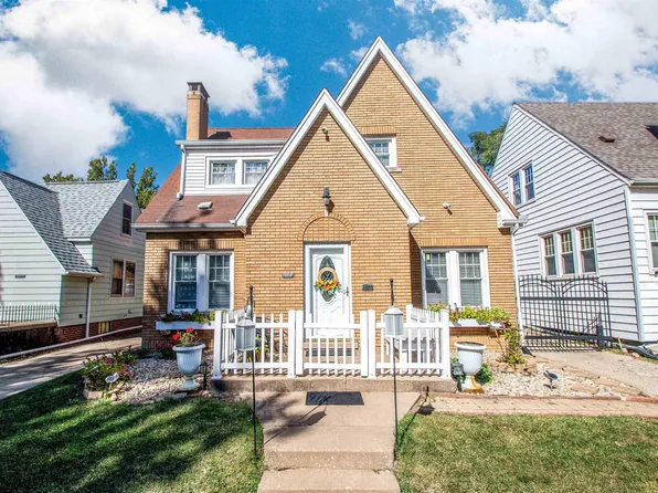 829 W Meadows Pl, Peoria, IL 61604