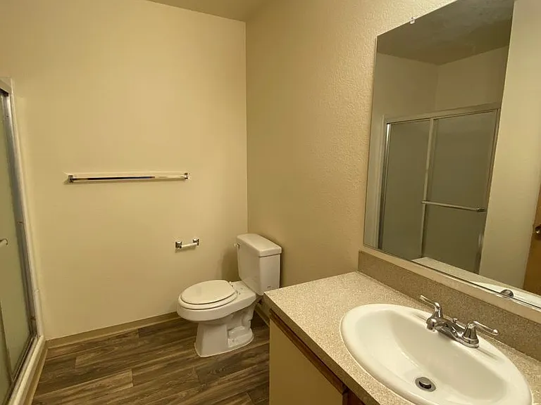 University Court Apartments — Photo 68