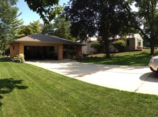 620 Hi View Ct, Elm Grove, WI 53122