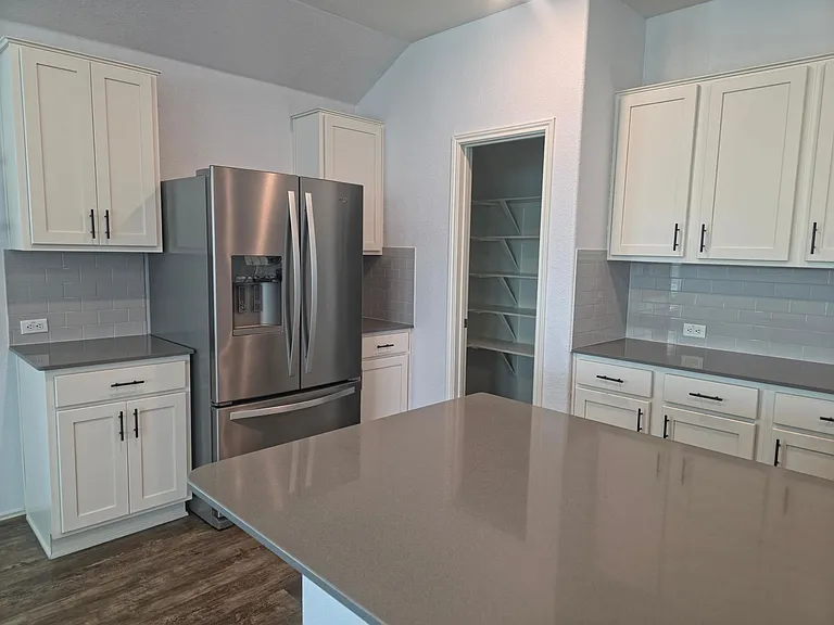 746 Carol Dr — Photo 6