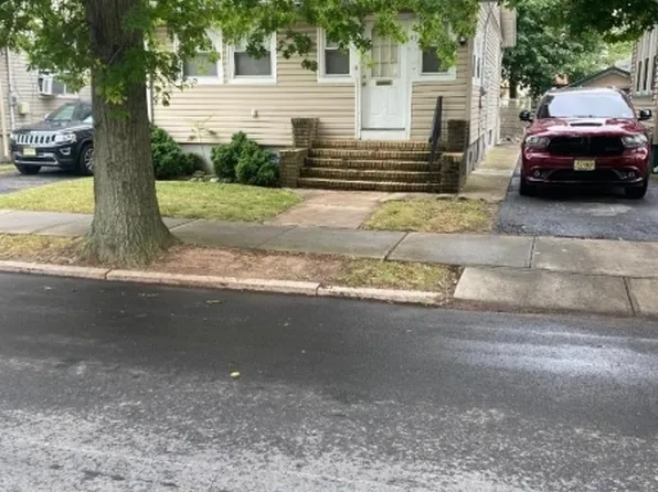 41 Richelieu Pl, Newark City, NJ 07106