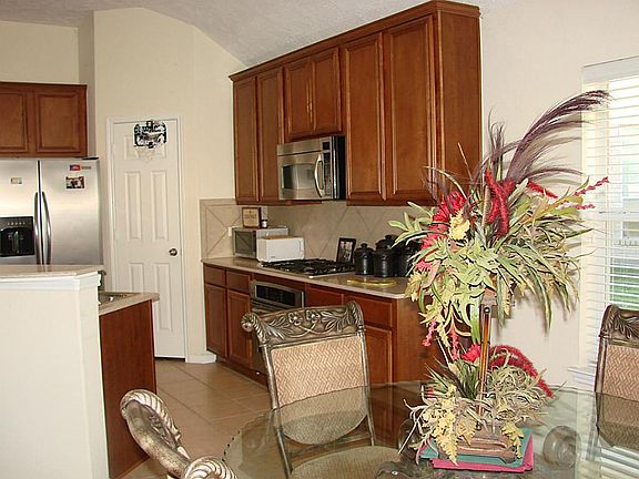 4th image of 13918 Oneida Ct