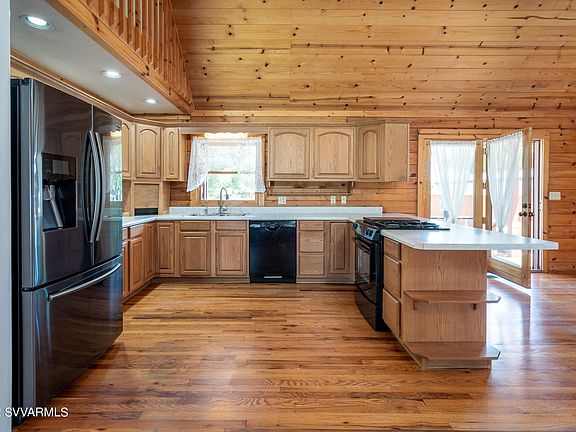 5th image of 840 E Parkway Dr