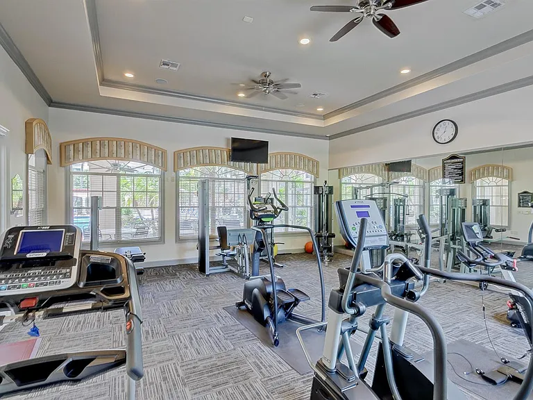 9303 Myrtlewood Cir W — Photo 30