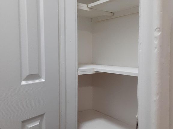 5th image of 18 Kensington Ave APT 1E