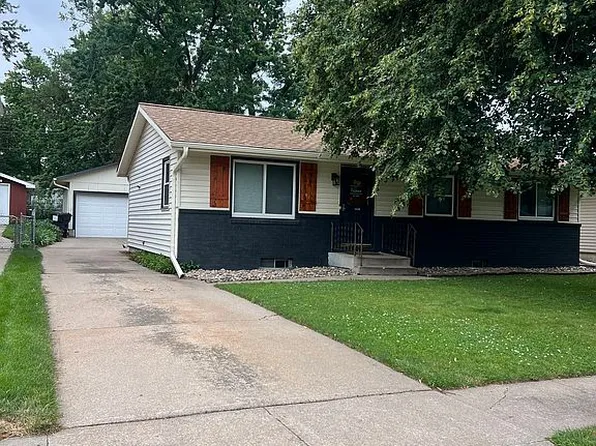 5501 Hills Dale Dr, Lincoln, NE 68504