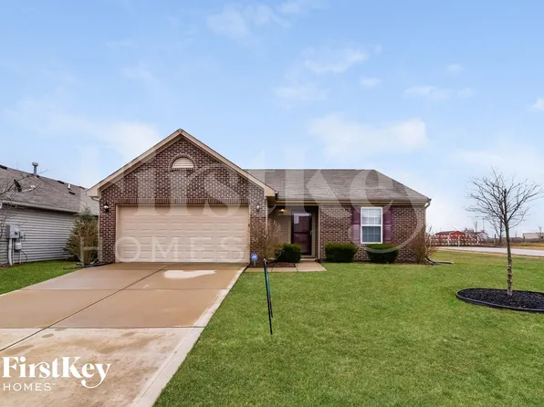 673 Loon Ln, Greenwood, IN 46143