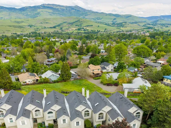 366 Glenn St, Ashland, OR 97520