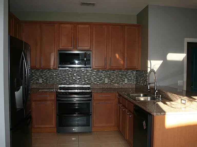 10545 Eastpark Woods Dr — Photo 3