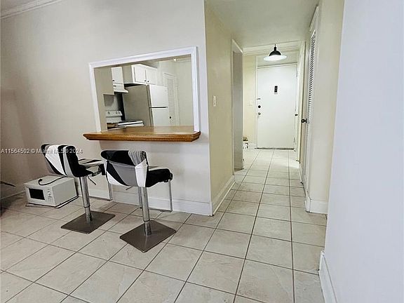 3rd image of 1700 NE 191st St APT 511