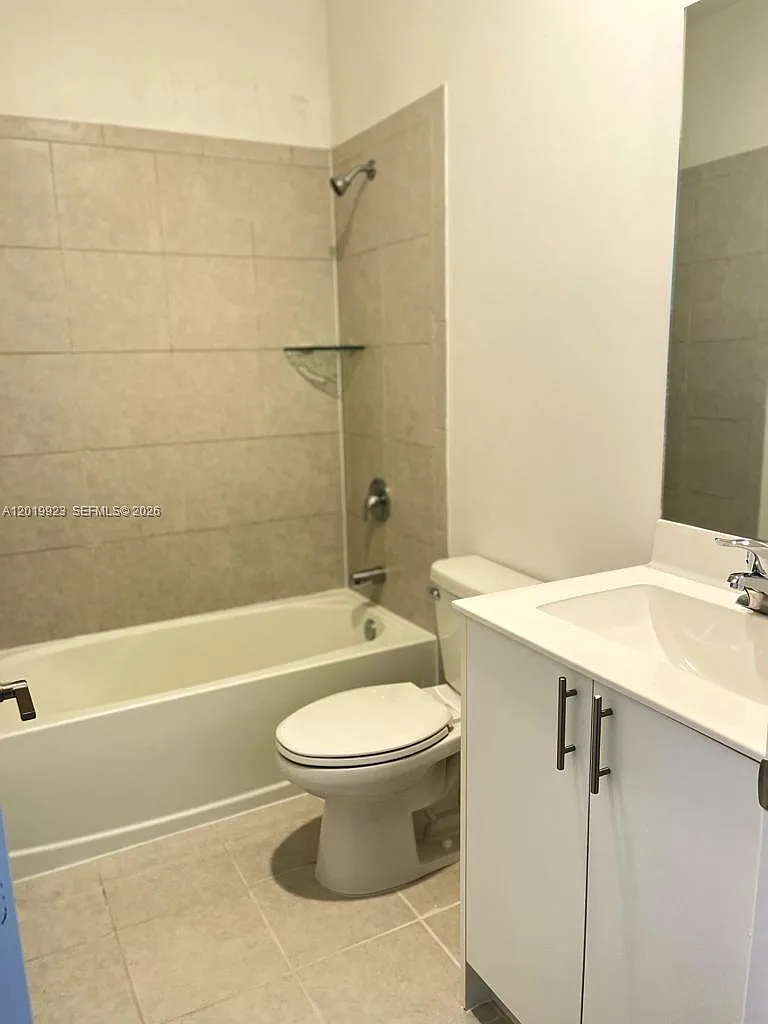 3 bed, 2.5 bath, 1545 sqft, $2,380 — Photo 3