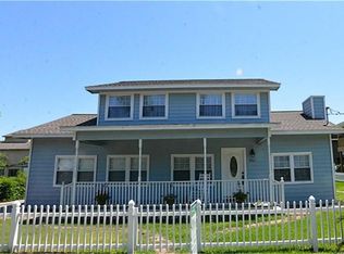 911 Hawthorne Rd, Clear Lake Shores, TX 77565