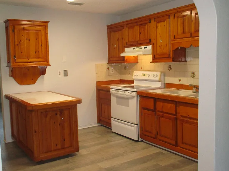 331 Clifton Ave — Photo 2
