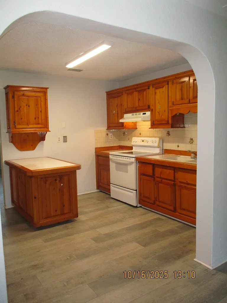 Building Photo - 331 Clifton Ave