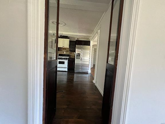 5th image of 2435 Hemlock Ave