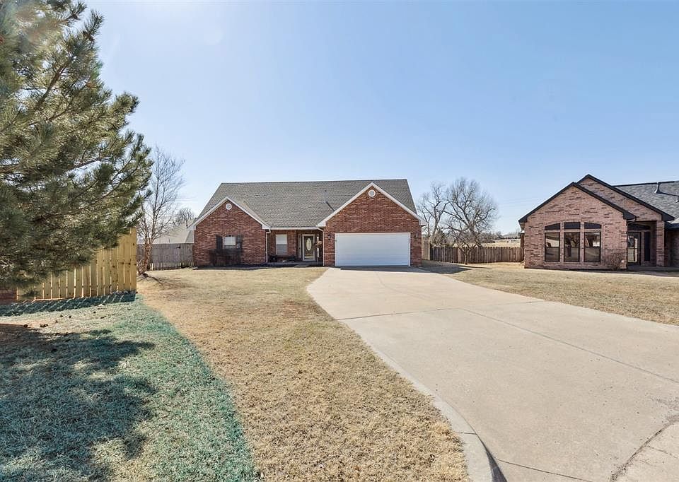 1st image of 1605 Silver Oak Dr