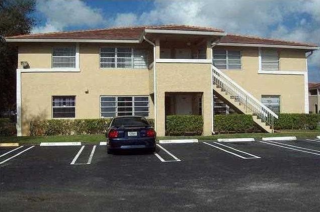 1st image of 1041 Twin Lakes Dr