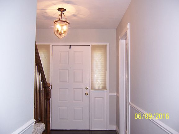 3rd image of 1628 Boulevard Dr