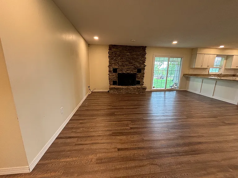 8241 W Farm Road 94 — Photo 3