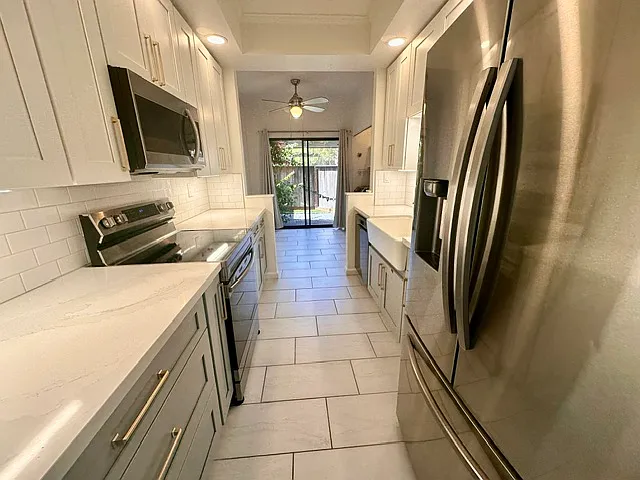 1135 Shoreline Dr — Photo 5