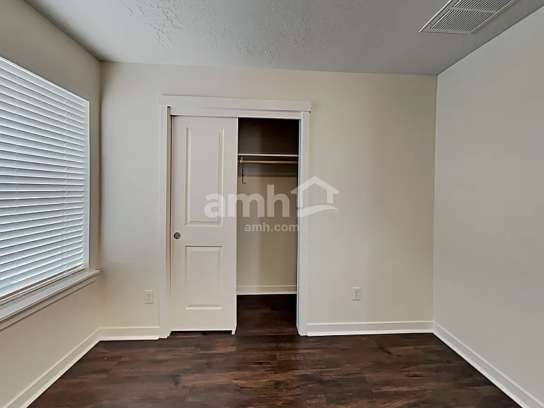 4537 N Alester Ave — Photo 16
