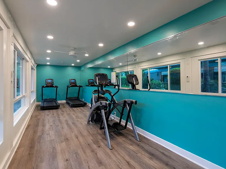 Catalina Pacific Apartments — Photo 23