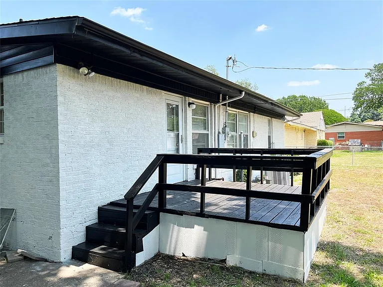 470 Highland Blvd — Photo 9