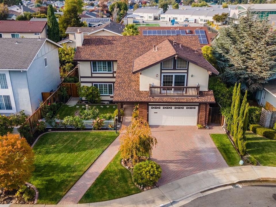 1st image of 939 Laguna Cir