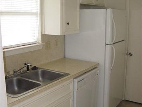 5th image of 3537 N Hills Dr #D