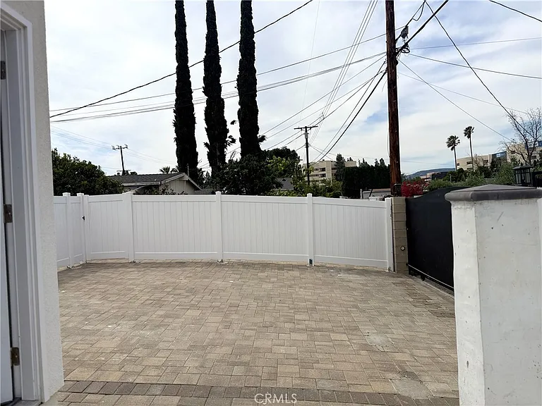 22913 Sherman Way — Photo 19