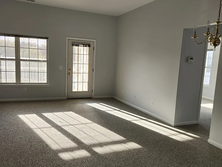2690 S Knightsbridge Cir — Photo 1