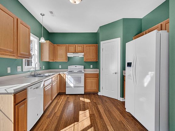 5th image of 120 Saint Johns St