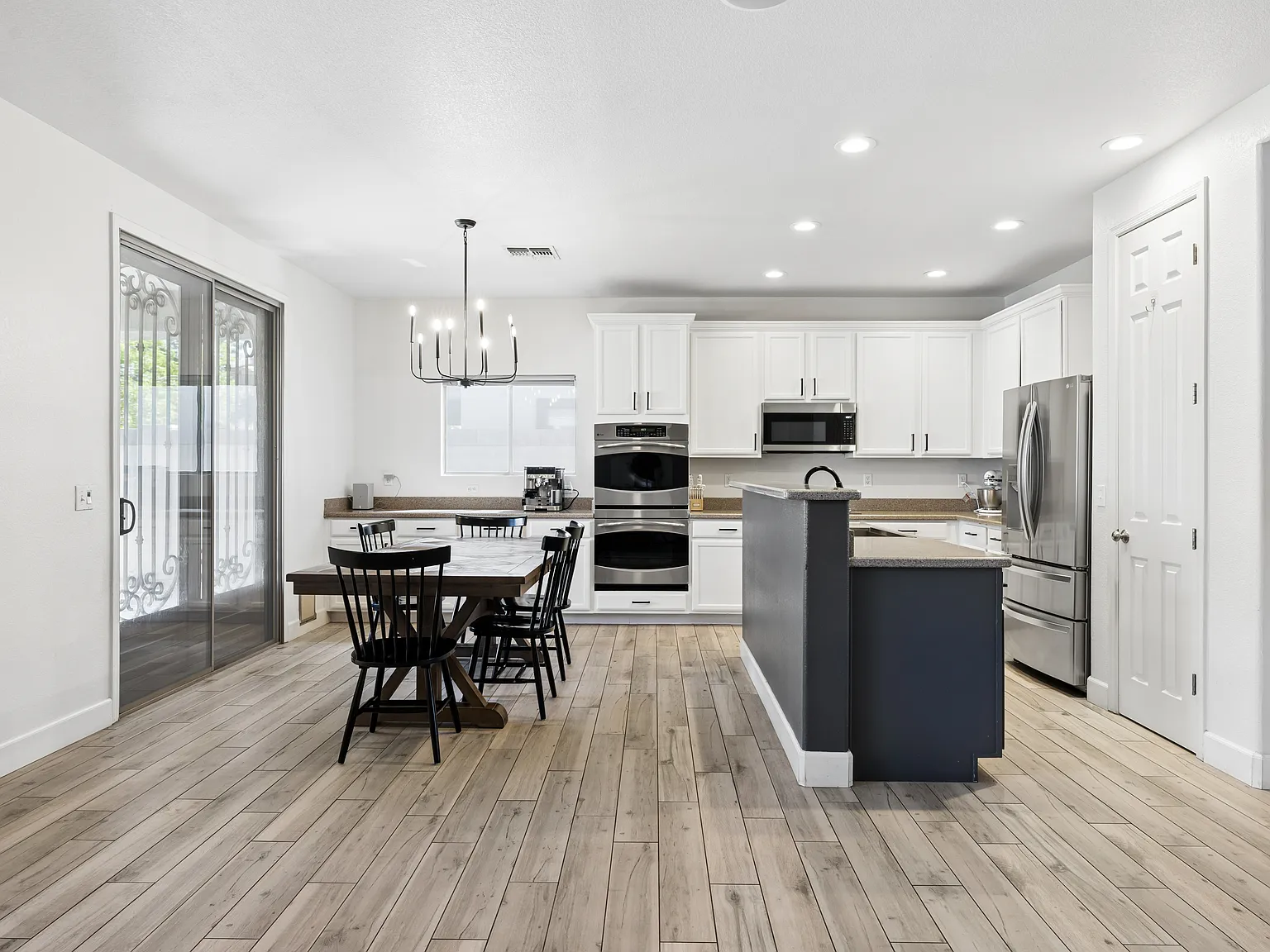 3 bed, 1865 sqft, $2,599 — Photo 4