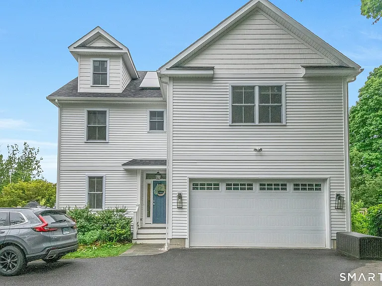 210 High Ridge Ave — Photo 2