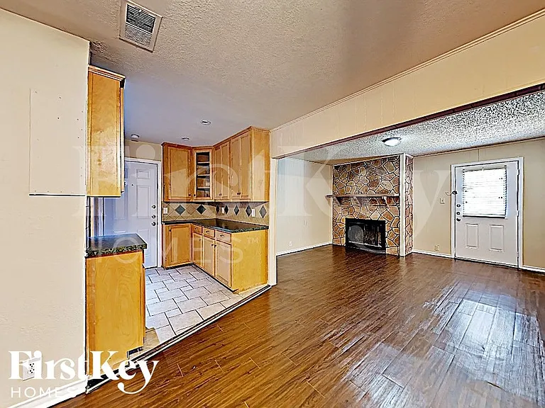 13630 Onyx Ln — Photo 3