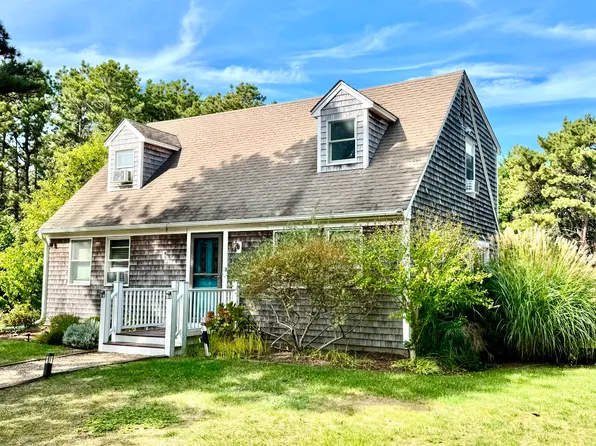5 Seths Path, Oak Bluffs, MA 02557
