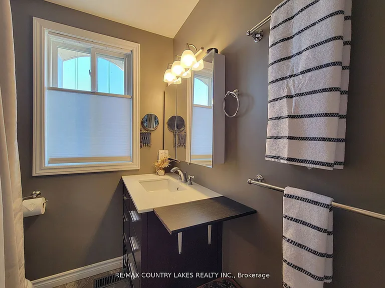 4 Paradise Blvd #11 — Photo 37